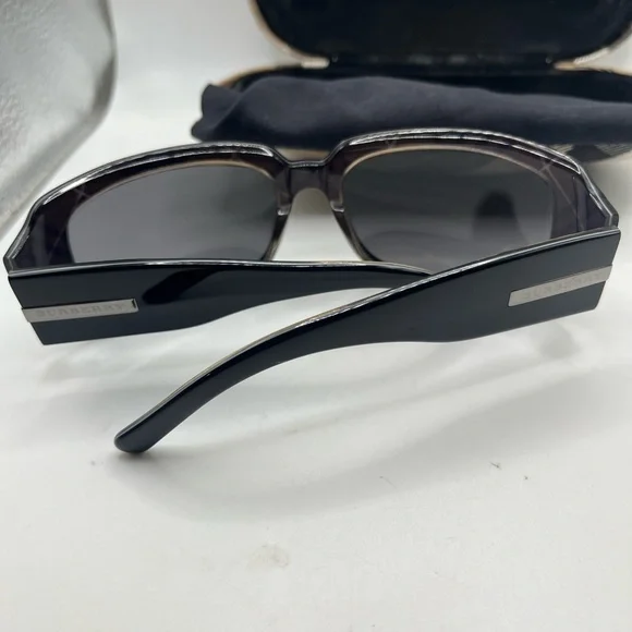Authentic Burberry Sunglasses with Case & Cloth - Picture 4 of 8